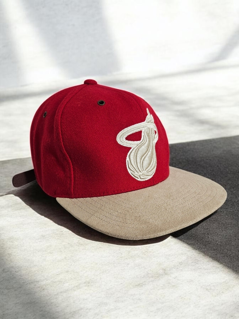 Mitchell & Ness Miami Heat Hat OS Wool Suede Flat Brim Leather Strapback Red Tan